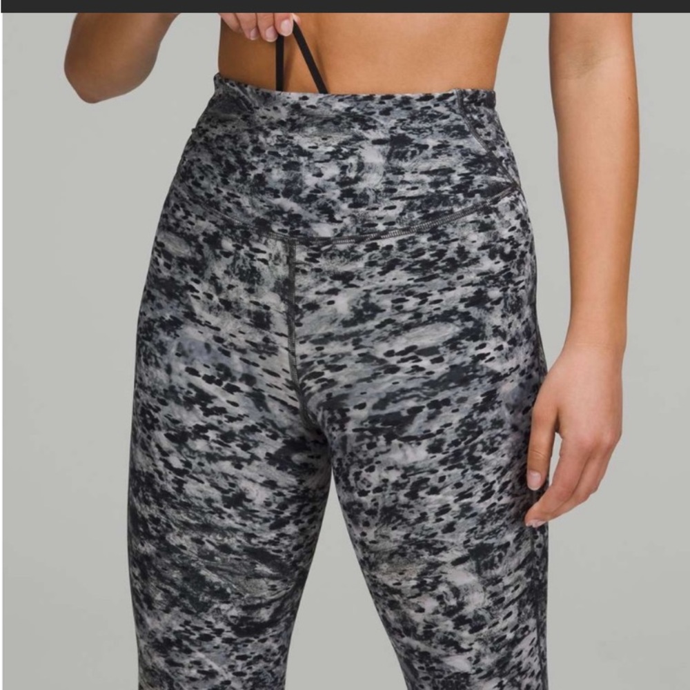 Lululemon Base Pace HR Tight 25” Gray sz 10